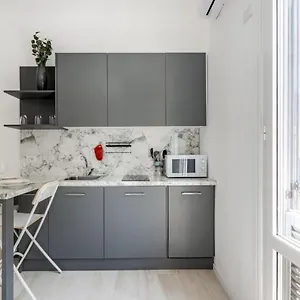 https://bright-apt-600mt-from-viale-zara.italymilanhotels.net